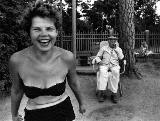 William Klein - Bikini, Moscou, 1959