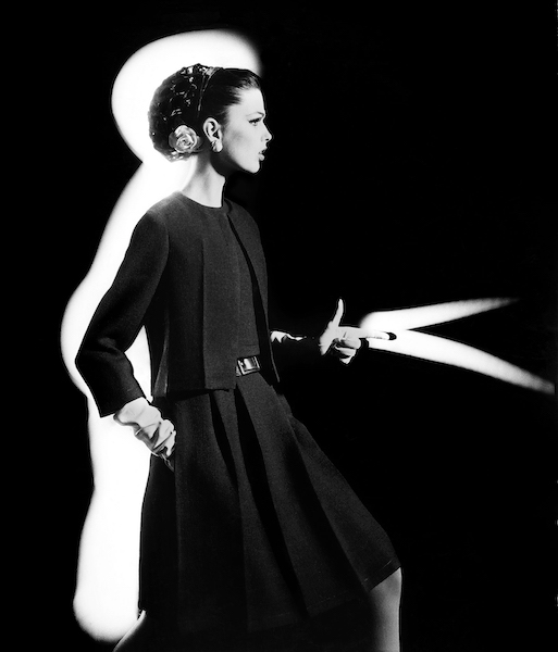 William Klein - Dorothy Shooting Light From Hip, Paris, 1962