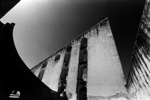 Simon Chaput - Jantar Mantar 66, 1995, Gelatin silver print, 20 x 25,5 cm