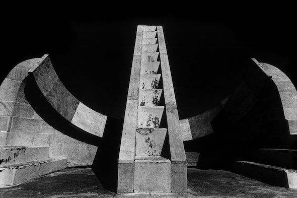 Simon Chaput - Jantar Mantar 67, 1995, Gelatin silver print, 20 x 25,5 cm