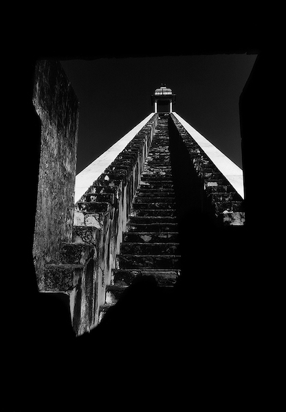 Simon Chaput - Jantar Mantar 98, 1995, Gelatin silver print, 20 x 25,5 cm