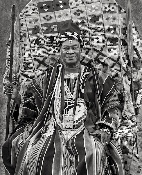 Jean-Dominique Burton - His Majesty the King of Fada, Naaba Op Kupiendiélé