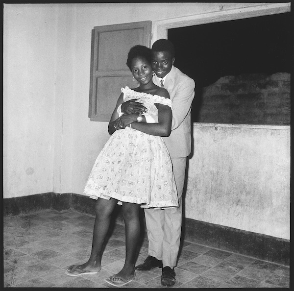 Malick Sidibé - Très content de te serrer dans mes bras, 1963