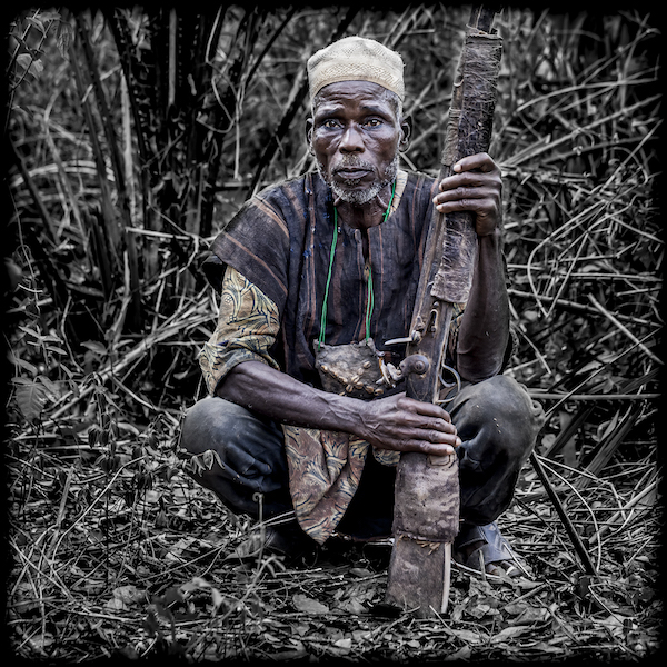 Jean-Dominique Burton - Chasseurs Nagô - Codjo Okouta-Medji Bouraima