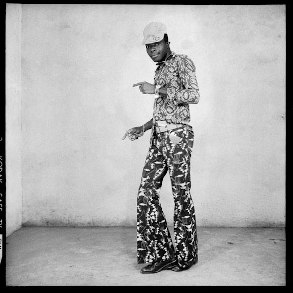 Malick Sidibé - Au cours d’une soirée, les positions, 1965