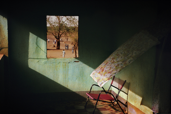 Harry Gruyaert - Mali, Town of Gao. Terrace of a local hotel, 1988