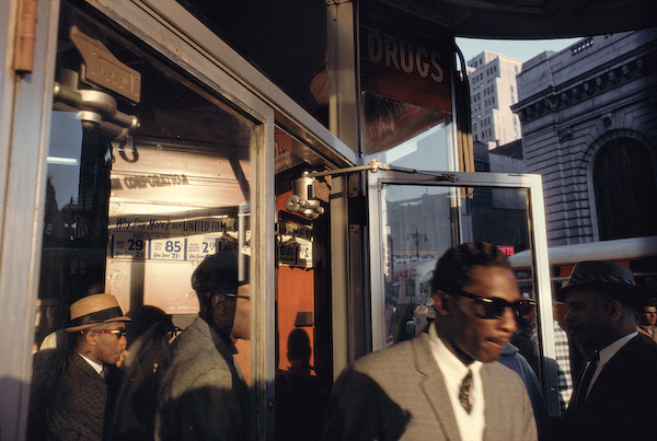 Frank Horvat - NY, USA, Drugs shop entrance, 1984, Archival pigment print, printed later, 34 x 50 cm